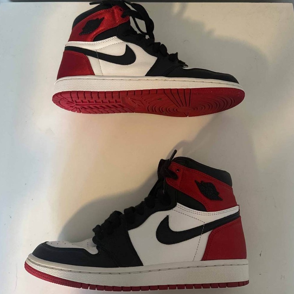 Women’s Air Jordan 1 Retro High ‘Satin Black Toe’